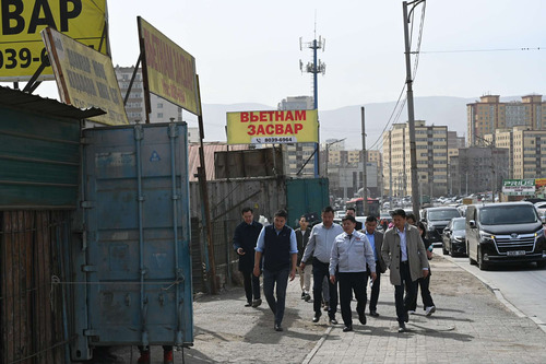 ХОТЫН ТӨВИЙН ТҮҮХИЙ ЭД АВАХ ЦЭГҮҮДИЙГ ЧӨЛӨӨЛЖ БАЙНА